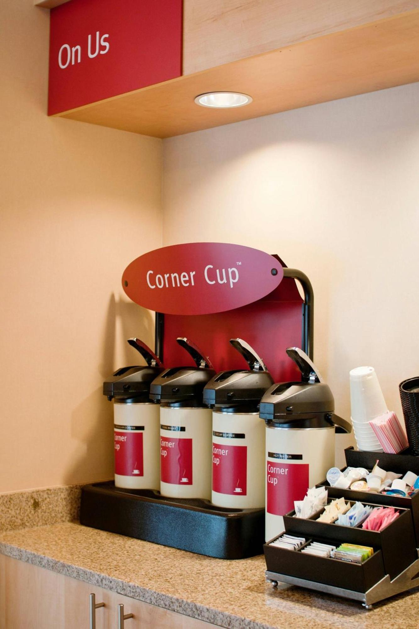 Towneplace Suites By Marriott Charlotte Mooresville Restoran gambar
